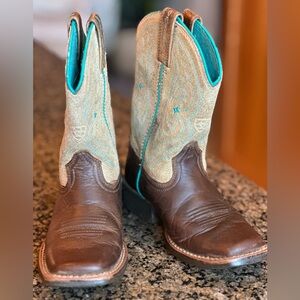 ARIAT kids boots- Size 11 US